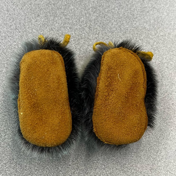 Seal Fur Snowflake Baby moccasins - Picture 5 of 9
